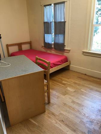 Listing photo 1 of 2