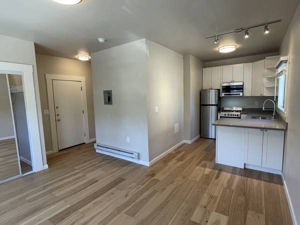 Listing photo 1 of 5