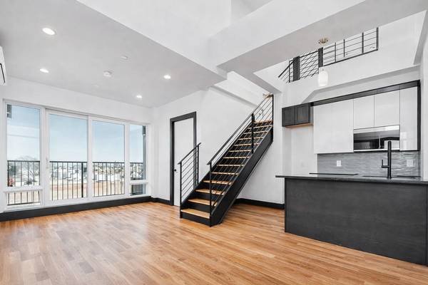 Listing photo 1 of 5