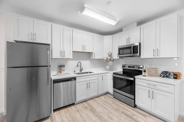 Listing photo 1 of 5