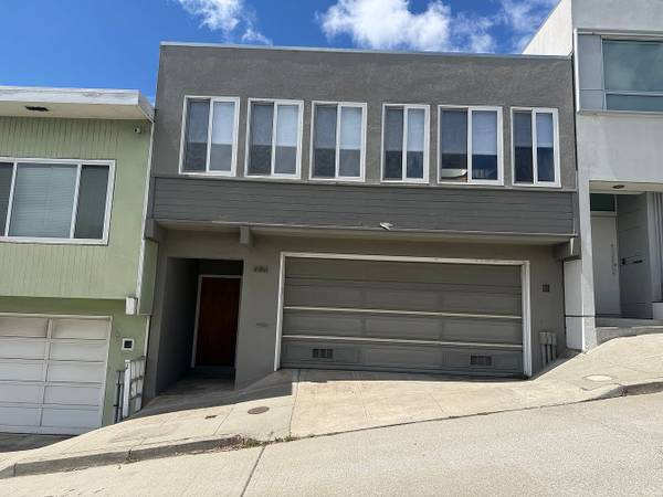 Listing photo 1 of 5