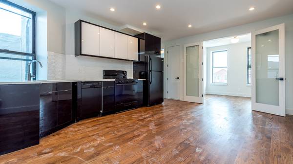 Listing photo 1 of 5