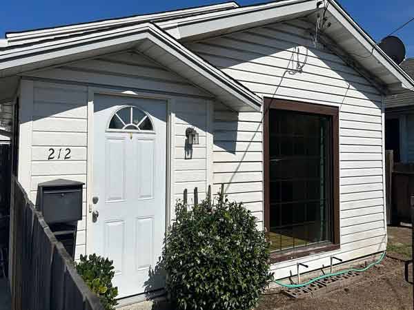 Listing photo 1 of 4