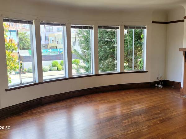 Listing photo 1 of 5