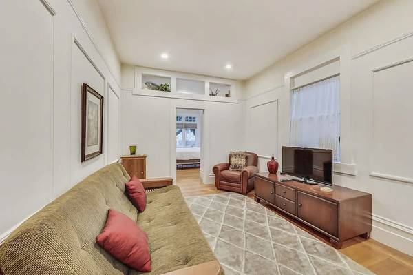 Listing photo 1 of 5