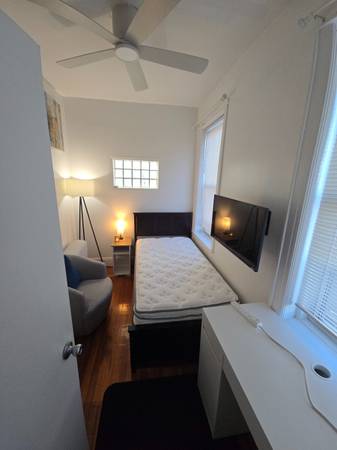 Listing photo 1 of 4