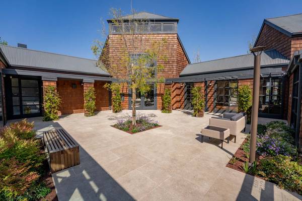 Listing photo 1 of 5