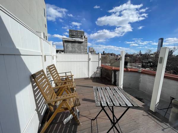 Listing photo 1 of 5