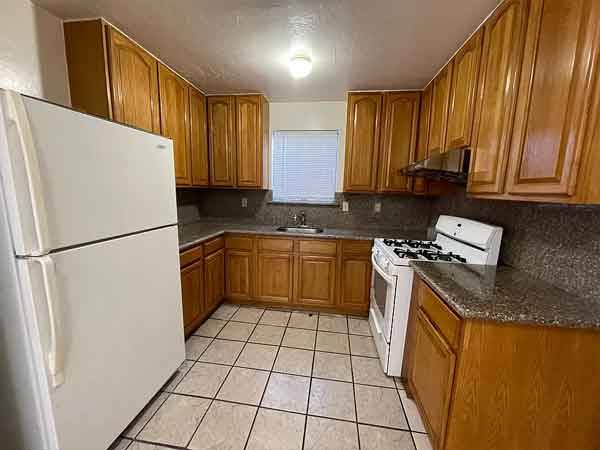 Listing photo 1 of 4