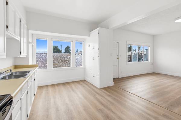 Listing photo 1 of 5