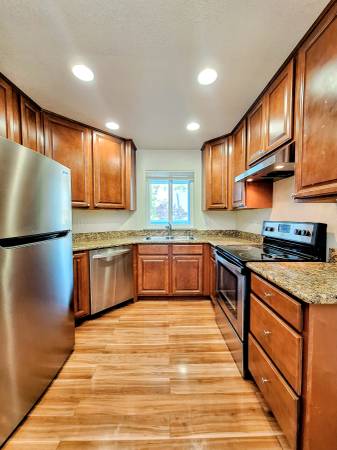 Listing photo 1 of 5