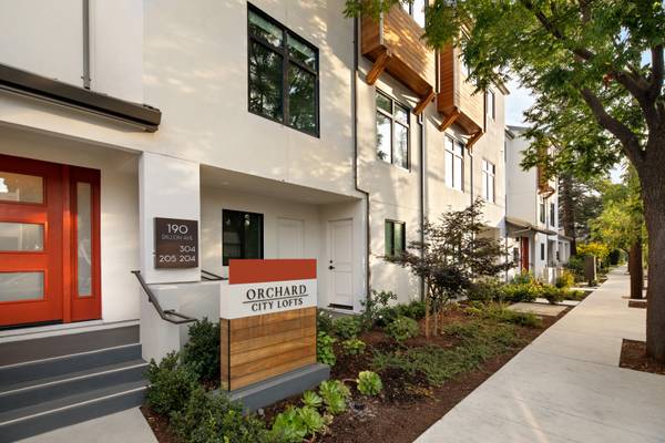 Listing photo 1 of 5