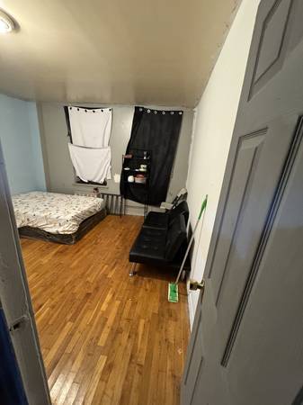 Listing photo 1 of 5