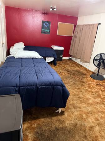 Listing photo 1 of 4