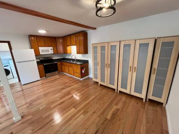 Listing photo 1 of 5