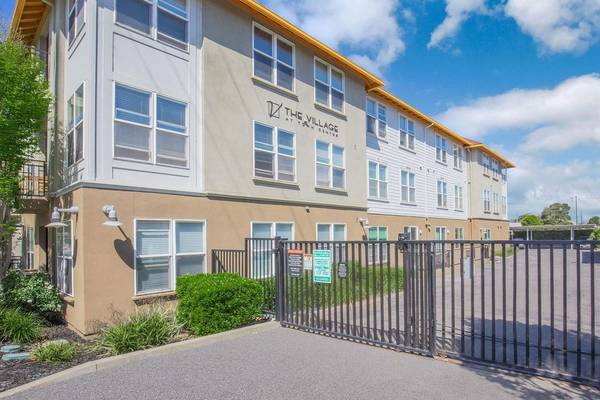 Listing photo 1 of 5