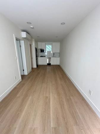 Listing photo 1 of 4
