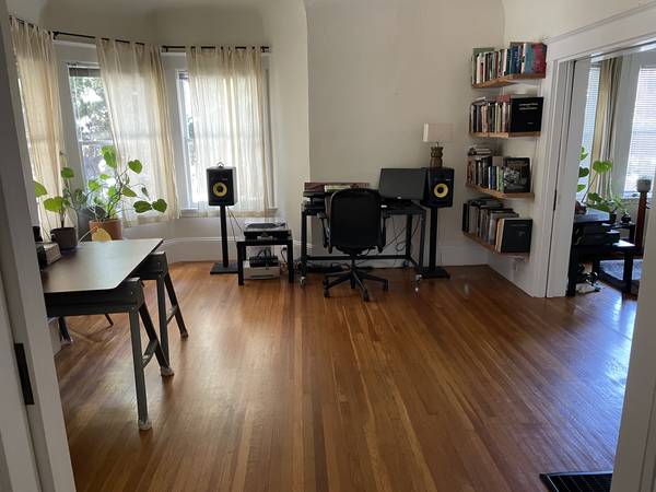 Listing photo 1 of 5