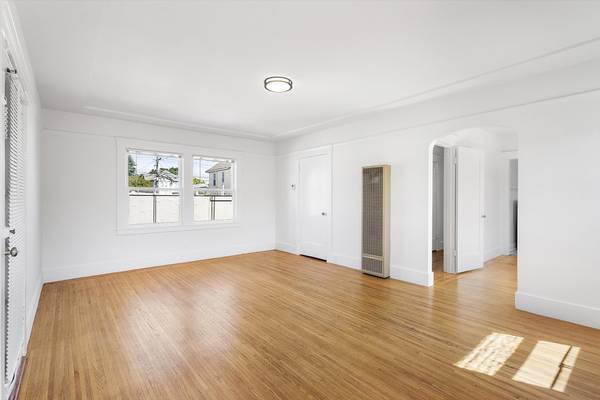 Listing photo 1 of 5