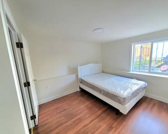 Listing photo 1 of 5