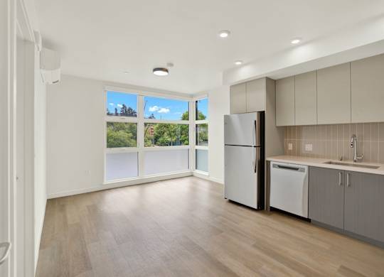 Listing photo 1 of 5