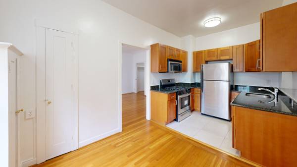 Listing photo 1 of 5