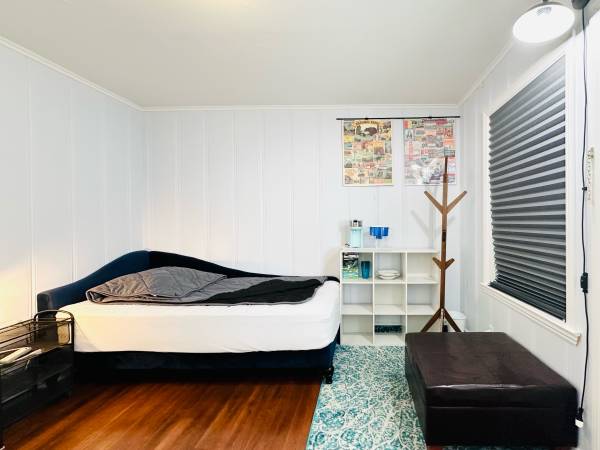 Listing photo 1 of 5