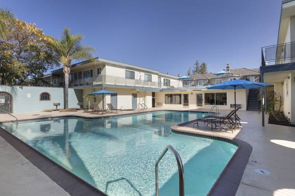 Listing photo 1 of 5