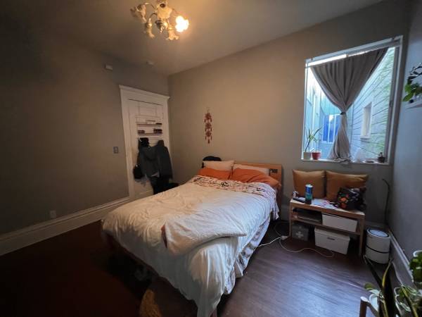 Listing photo 1 of 4