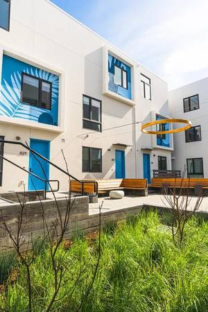 Listing photo 1 of 5