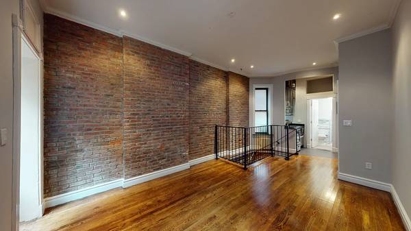 Listing photo 1 of 7