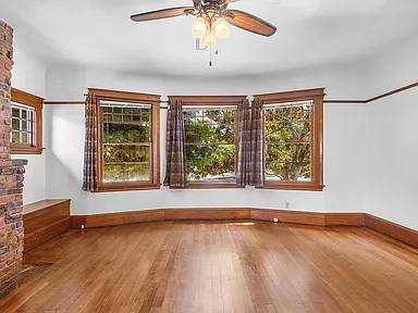 Listing photo 1 of 5