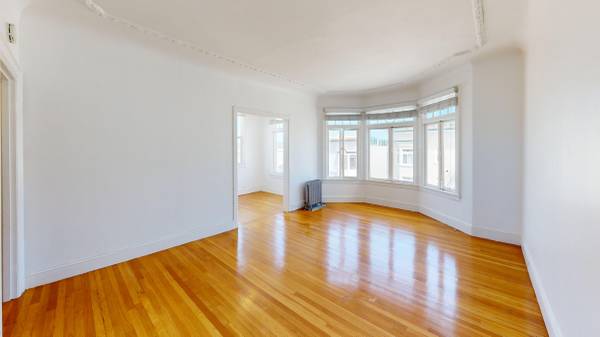 Listing photo 1 of 5