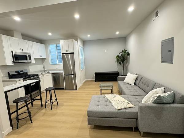 Listing photo 1 of 5