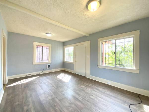 Listing photo 1 of 5