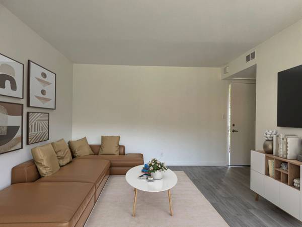 Listing photo 1 of 5