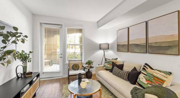 Listing photo 1 of 5