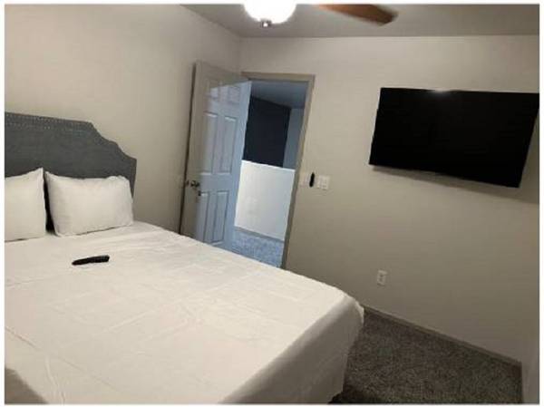 Listing photo 1 of 3