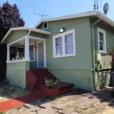 Listing photo 1 of 5