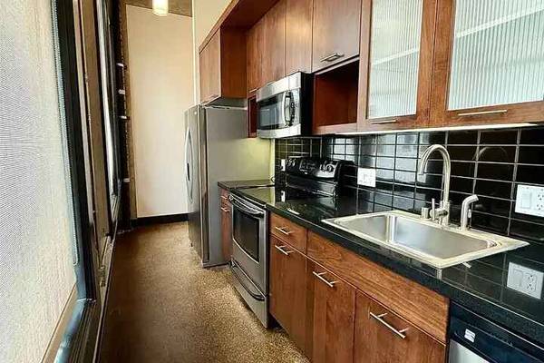 Listing photo 1 of 5