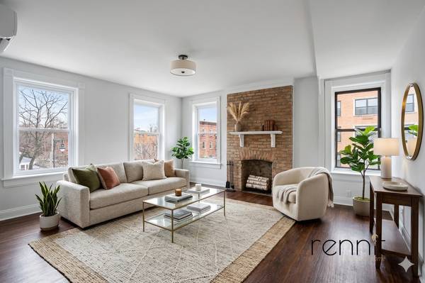 Listing photo 1 of 5