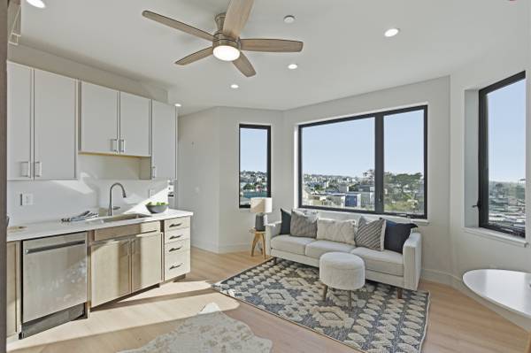 Listing photo 1 of 5