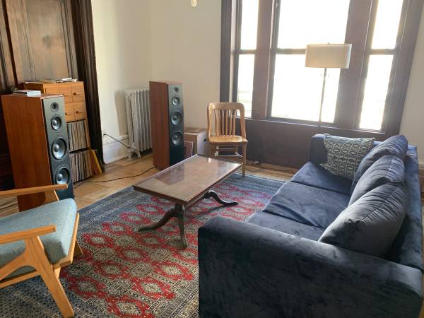 Listing photo 1 of 5