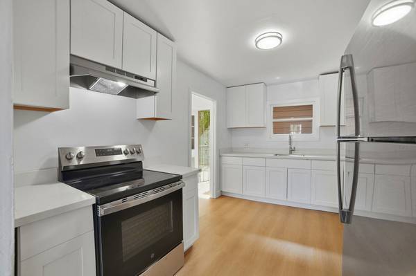 Listing photo 1 of 5