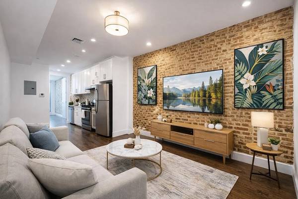 Listing photo 1 of 5