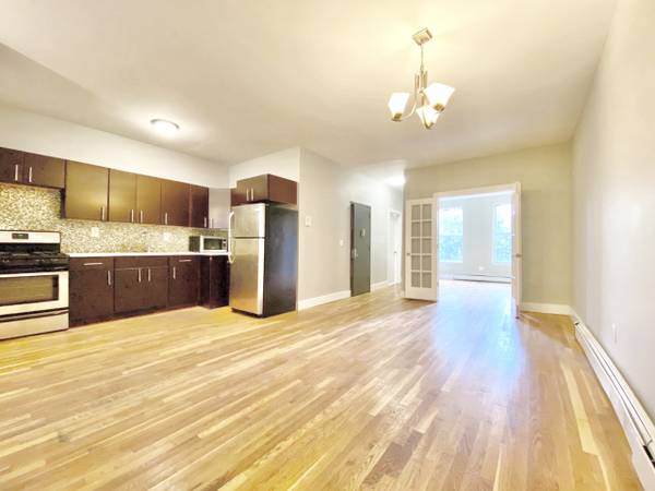 Listing photo 1 of 5