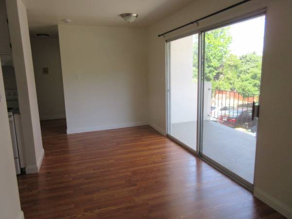 Listing photo 1 of 5