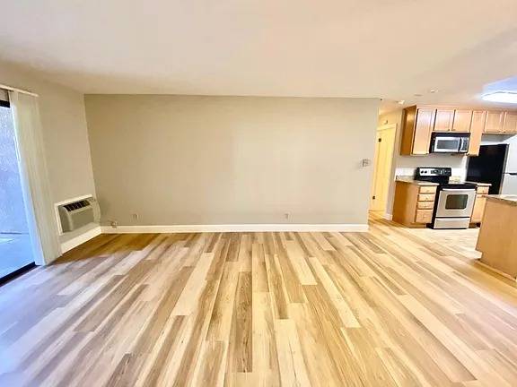 Listing photo 1 of 4