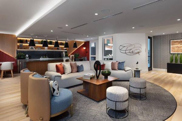 Listing photo 1 of 5