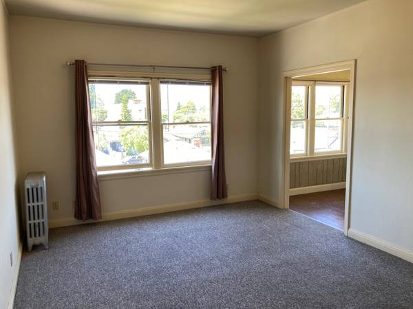 Listing photo 1 of 5